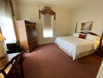 Deluxe Room, 1 King Bed (Preferred)