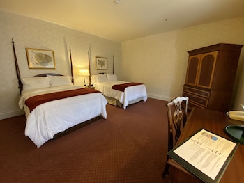 Standard Room, 2 Double Beds, Non Smoking