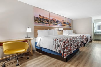 Deluxe Room, 2 Queen Beds, Smoking