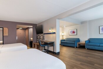 Suite, 2 Queen Beds