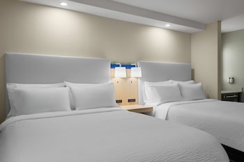 Standard Room, 2 Queen Beds, Accessible Bathtub (Mobility)