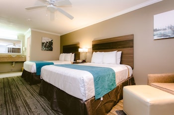 Standard Room, 2 Queen Beds, Accessible, Bathtub