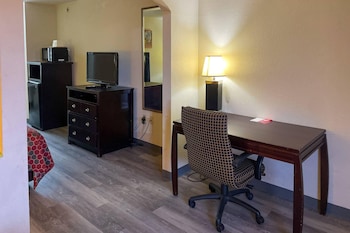 Suite, 1 King Bed with Sofa bed, Non Smoking