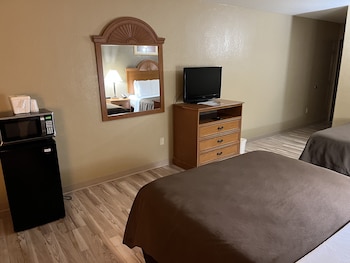 Room, 2 Queen Beds, Smoking