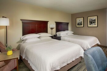 Standard room with two double beds