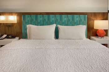 Suite, 1 King Bed, Non Smoking (Boardroom)