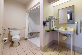 Standard Room, 1 King Bed, Accessible, Ground Floor