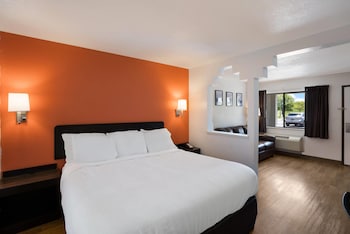 Suite, 1 King Bed with Sofa bed, Non Smoking