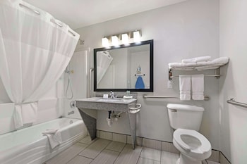 Standard Room, 2 Queen Beds, Accessible, Bathtub