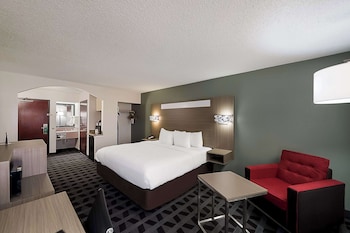 Standard Room, 1 King Bed, Non Smoking (Whirlpool in bath)