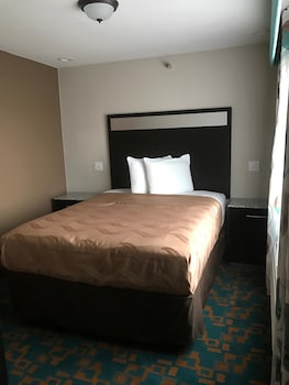 Standard Room, Multiple Beds, Non Smoking, Refrigerator & Microwave