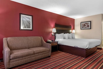 Standard Room, 1 King Bed, Smoking, Refrigerator & Microwave