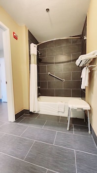 Room, 2 Queen Beds, Accessible, Non Smoking (Bathtub)