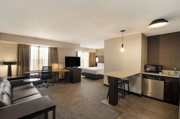 Room, 1 Queen Bed with Sofa bed, Accessible (Mobility Roll in Shower One Bedroom)