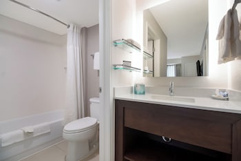 Suite, Multiple Beds, Accessible (Mobility Roll in Shower Two Bedrooms)