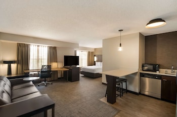 Deluxe Room, 1 Queen Bed with Sofa bed (Studio)