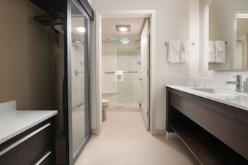 Room, 1 Queen Bed with Sofa bed, Accessible (Mobility Roll in Shower)