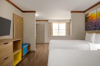 Studio Suite, 2 Queen Beds, Non Smoking (One-Bedroom)