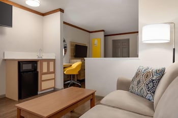 Deluxe Studio Suite, 1 King Bed, Non Smoking
