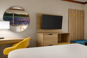 Studio Suite, 2 Queen Beds, Non Smoking (One-Bedroom)