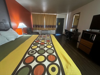 Room, 1 King Bed, Smoking