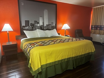 Suite, 1 King Bed, Smoking