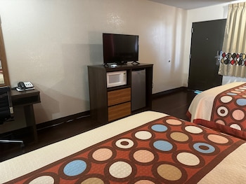 Room, 2 Queen Beds, Accessible, Non Smoking (Roll-In Shower)