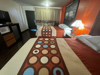 Room, 2 Queen Beds, Accessible, Non Smoking (Roll-In Shower)