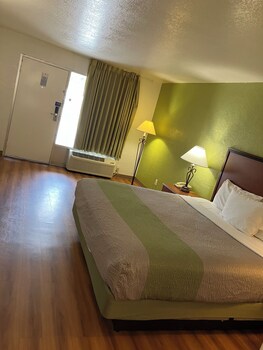 Standard Room, 1 King Bed, Non Smoking