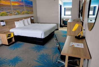 Standard Room, 1 King Bed, Non Smoking