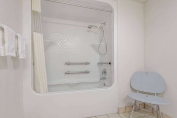 Standard Room, 1 King Bed, Accessible, Non Smoking