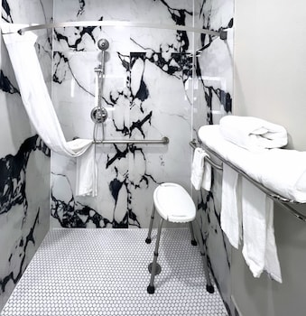 Room, 2 Queen Beds, Accessible, Non Smoking (Mobility/Hearing, Roll-In Shower)