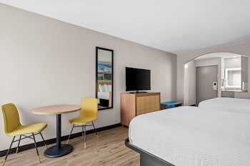 Room, 2 Queen Beds, Non Smoking
