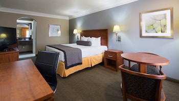 Standard Room, 1 King Bed, Accessible, Bathtub