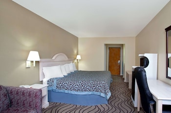 Room, 1 Queen Bed, Smoking, Refrigerator & Microwave