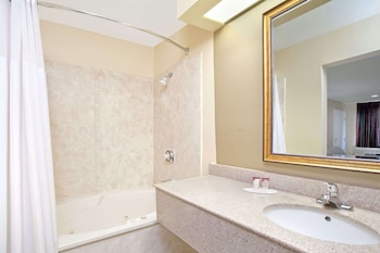 Room, 1 Queen Bed, Smoking, Refrigerator & Microwave