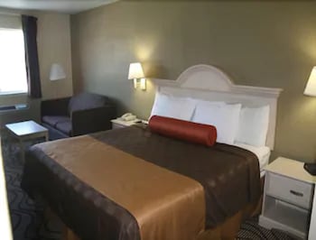 Room, 1 Queen Bed, Smoking, Refrigerator & Microwave