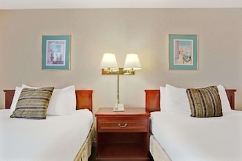 Room, 2 Queen Beds, Non Smoking