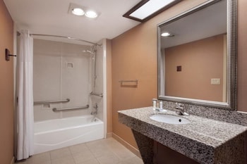 Room, 2 Queen Beds, Accessible, Non Smoking (Mobility)