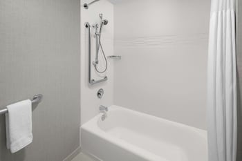 Suite, 1 Bedroom (Mobility/Hearing Accessible, Tub)