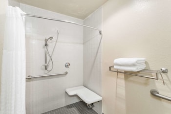 Room, 2 Queen Beds, Accessible, Non Smoking (Hearing)