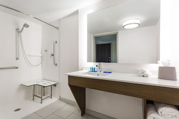 Standard Room, 1 King Bed, Accessible (Communications)