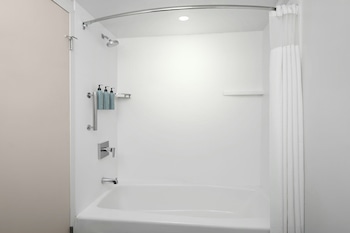Room, 2 Queen Beds (Mobility/Hearing Accessible, Tub)