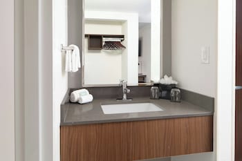 Room, 1 King Bed, Hearing Accessible (Transfer Shower)