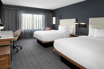 Room, 2 Queen Beds (Mobility/Hearing Accessible, Tub)