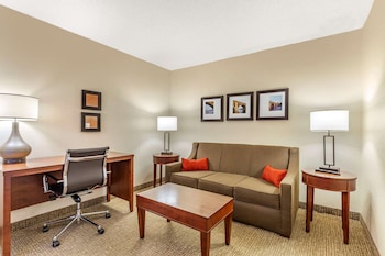 Deluxe Suite, 2 Double Beds, Non Smoking