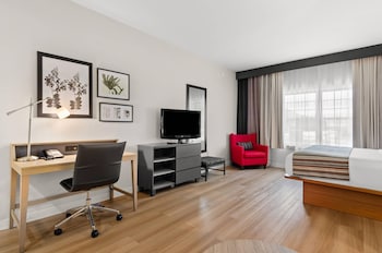 Studio Suite, 1 King Bed, Non Smoking