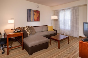 Suite, 1 Queen Bed with Sofa bed, Accessible (Mobility Tub One Bedroom)