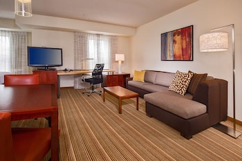 Deluxe Room, 1 Queen Bed with Sofa bed (Studio)