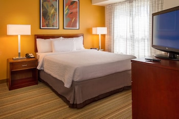Deluxe Room, 1 Queen Bed with Sofa bed (Studio)